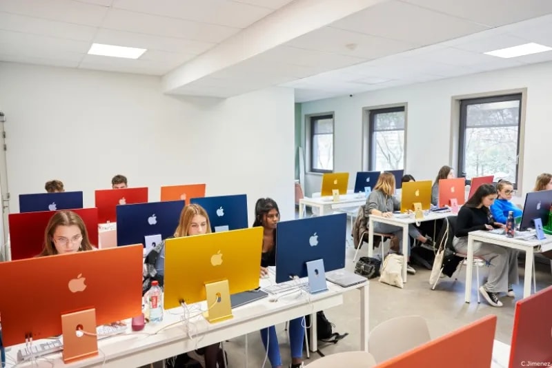 ECEMA - Salle de cours avec étudiants