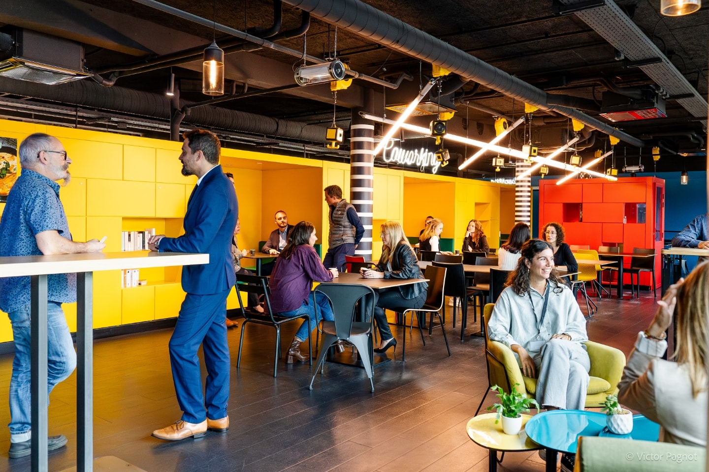 Groupe Pichet open space and cafeteria area